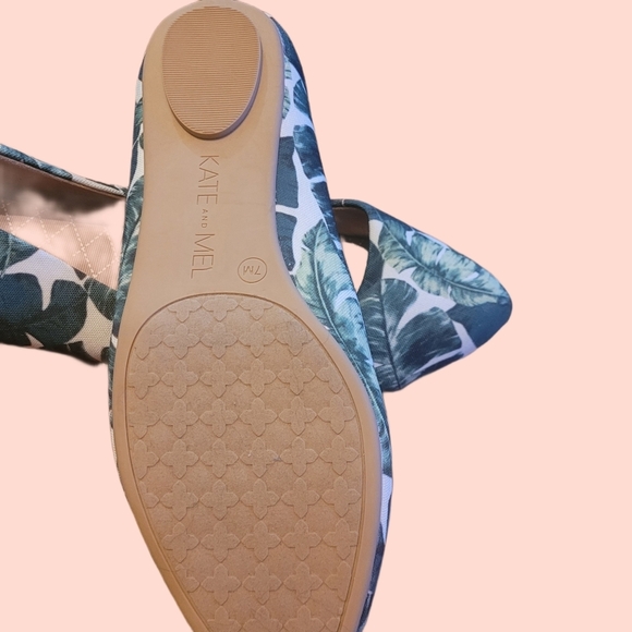 Kate & Mel Leaf Tropical Print Flats 7M - Picture 2 of 3